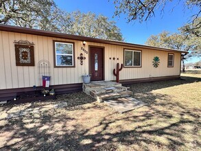 Building Photo - 3/2 on 10 Acres in Bangs