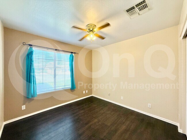 Building Photo - 2321 E Remington Pl