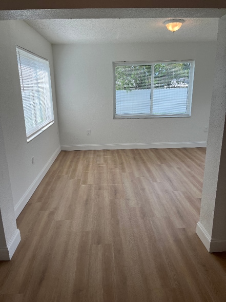 Building Photo - 6250 Cecelia Dr
