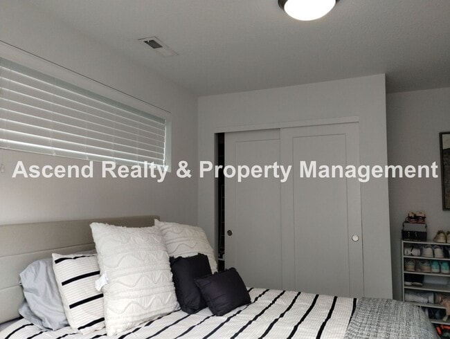 Building Photo - Price Drop!! 4 Bed Full Bed & Bath on Main Next to Commonwealth Lake & Minutes to Cedar Hills Cro...