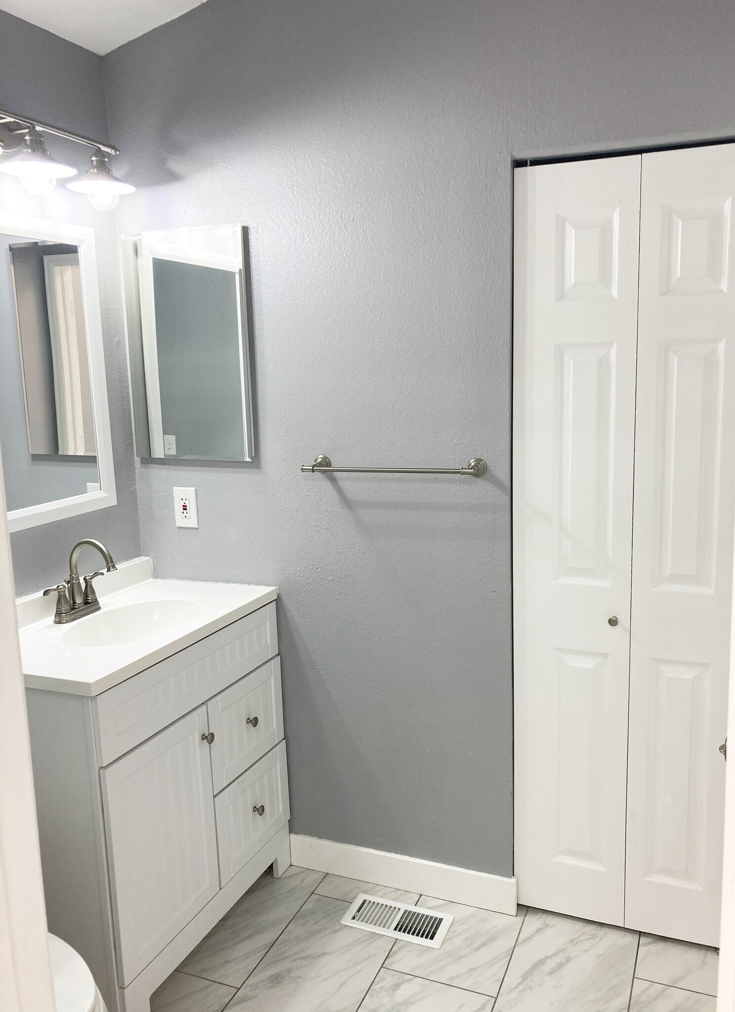 Main Bath - 8033 S Garrison Way