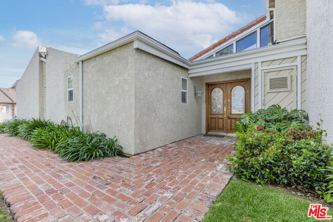 Building Photo - 2637 Angelo Dr