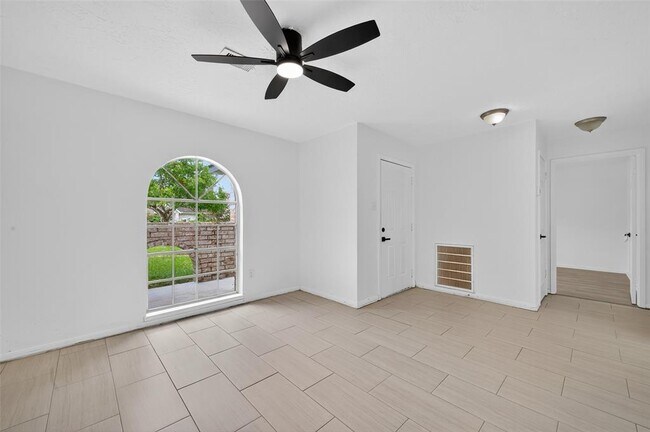Building Photo - 7635 Dawnridge Dr