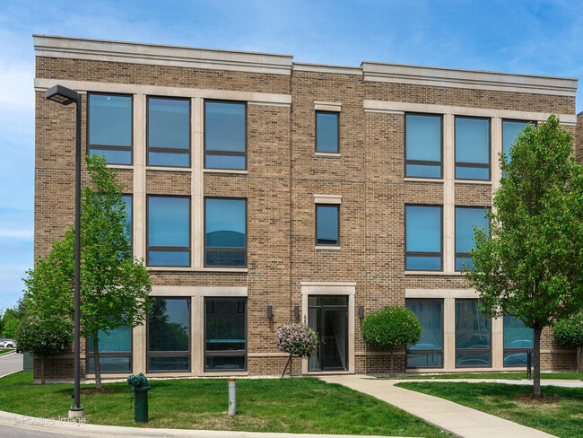 Building Photo - 2150 N Neenah Ave