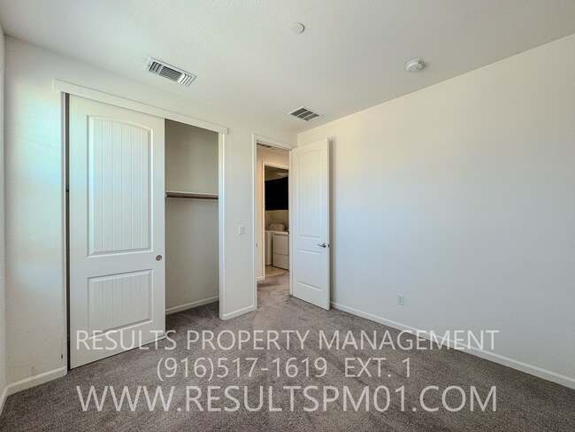 Building Photo - Beautifully upgraded Four bedroom w Loft