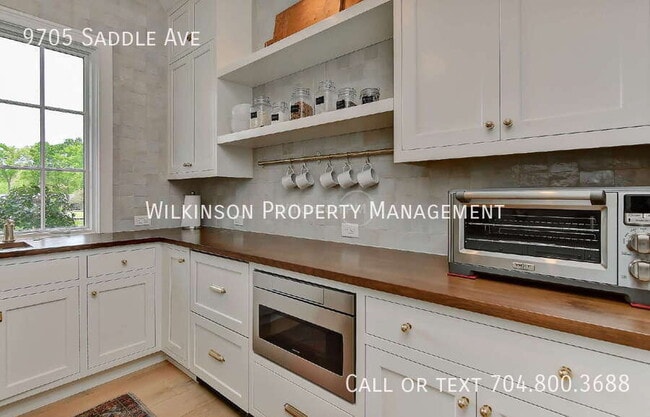 Building Photo - 9705 Saddle Ave