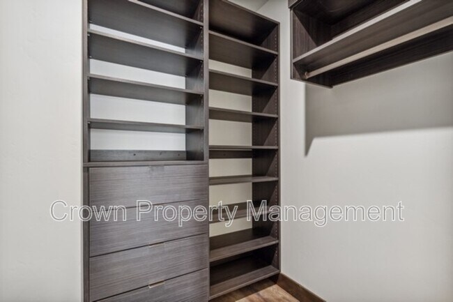 Building Photo - 317 Akers Ln