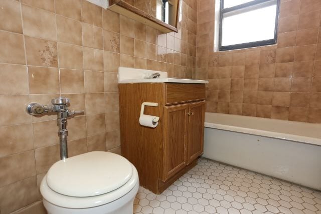 Building Photo - 629 W Belmont Ave