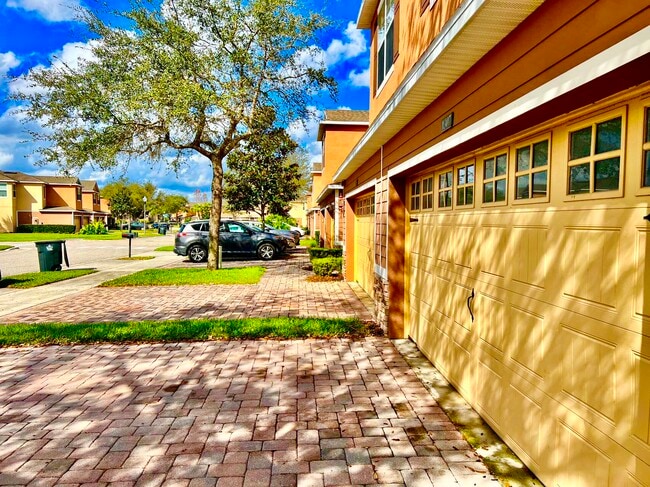 Building Photo - 1307 Priory Cir