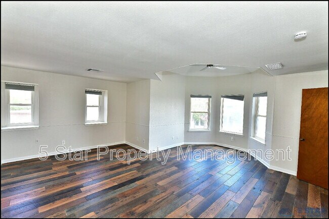 Building Photo - 529 Castlerock Ln