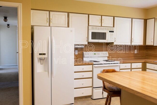 Building Photo - 5095 Taylor Ave
