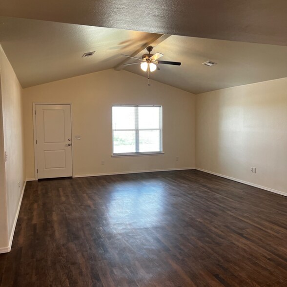 Building Photo - 10501 Admire St