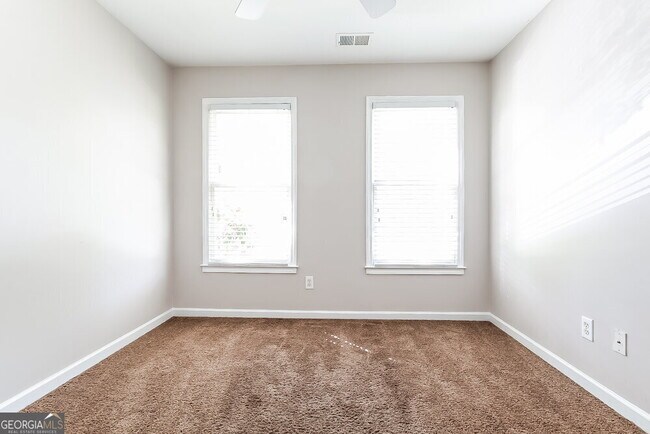 Building Photo - 2965 Lenora Springs Dr