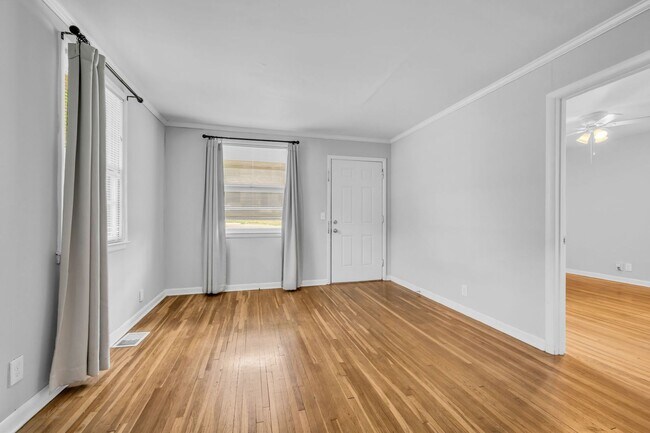 Building Photo - 4 Bed 2 Bath Home | Sylvan Park