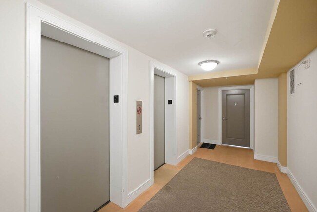 Building Photo - Southwest Waterfront Condo | 1 Bed | 1 Bath | 950 Sf | Private Balcony | 1 Parking Space