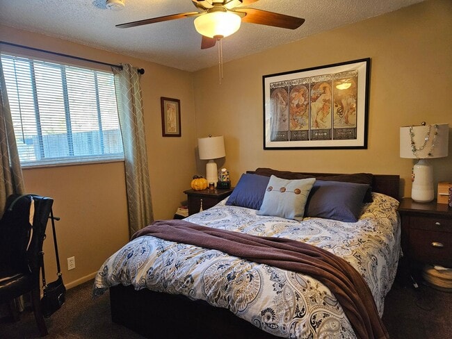 Building Photo - 225-227 E 200 S