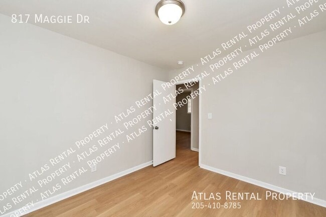 Building Photo - 817 Maggie Dr