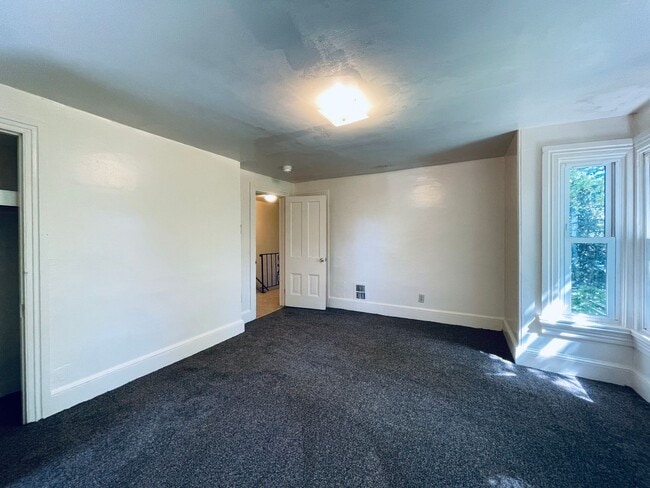 Building Photo - Spacious 3 Bedroom home FOR RENT in Bridge...