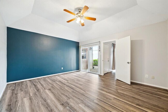 Building Photo - 2825 Camelot Ln