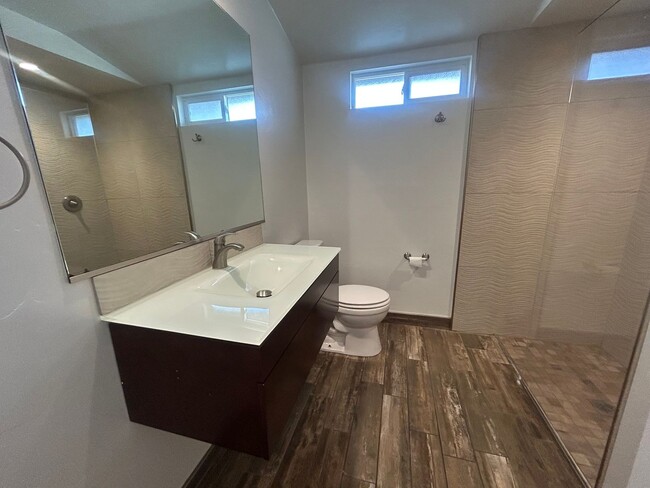 Building Photo - Adorable Two Bedroom in San Juan Bautista!