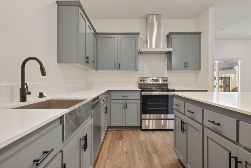 Kitchen - 522 Bedfordshire Dr