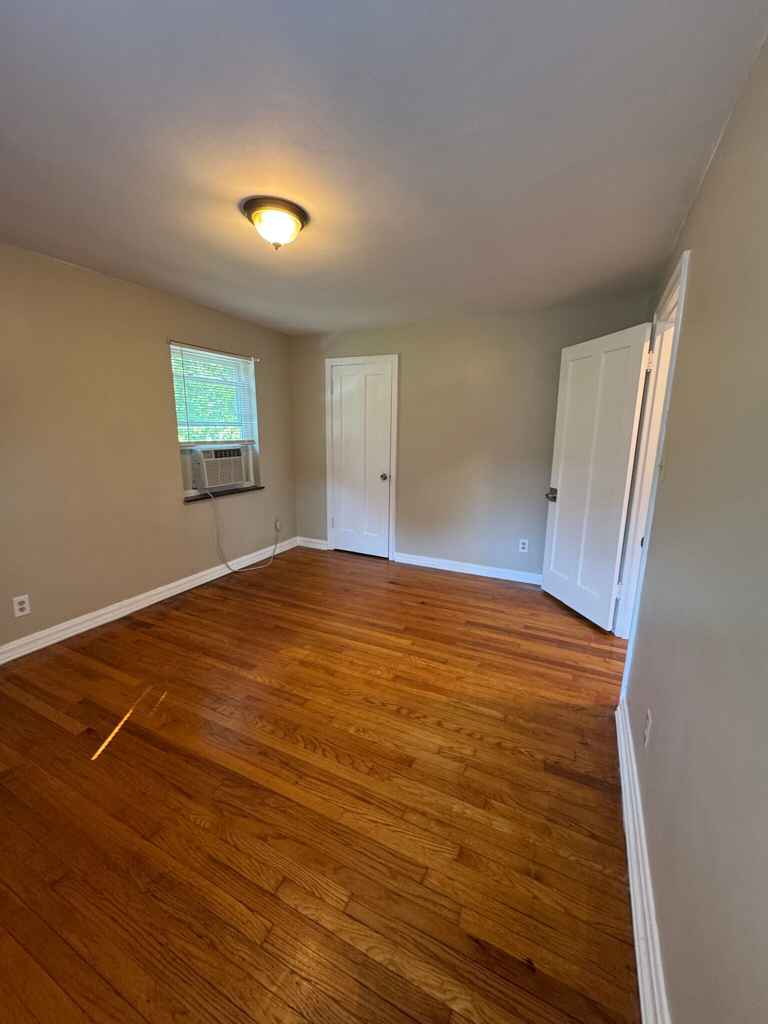 Building Photo - 2814 Lawndale Ave