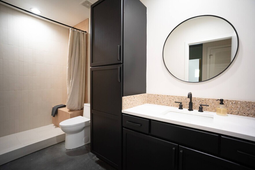Building Photo - 620 Glen Iris Dr NE
