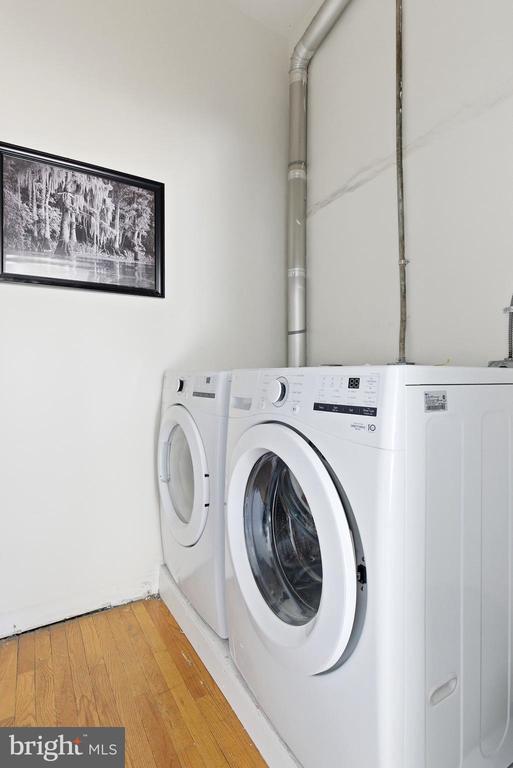 Building Photo - 105 N Loudoun St