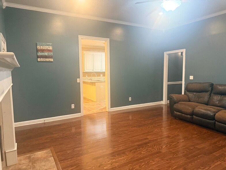 Building Photo - 635 Hampshire Dr