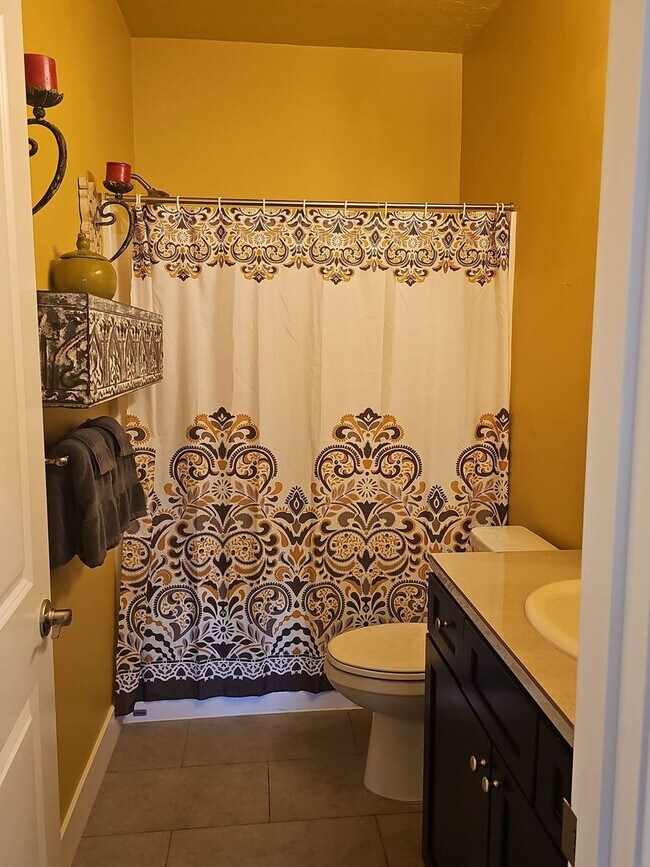 Building Photo - Fully Furnished Home with Stunning Cascade Mountain Views – Flexible Lease Options