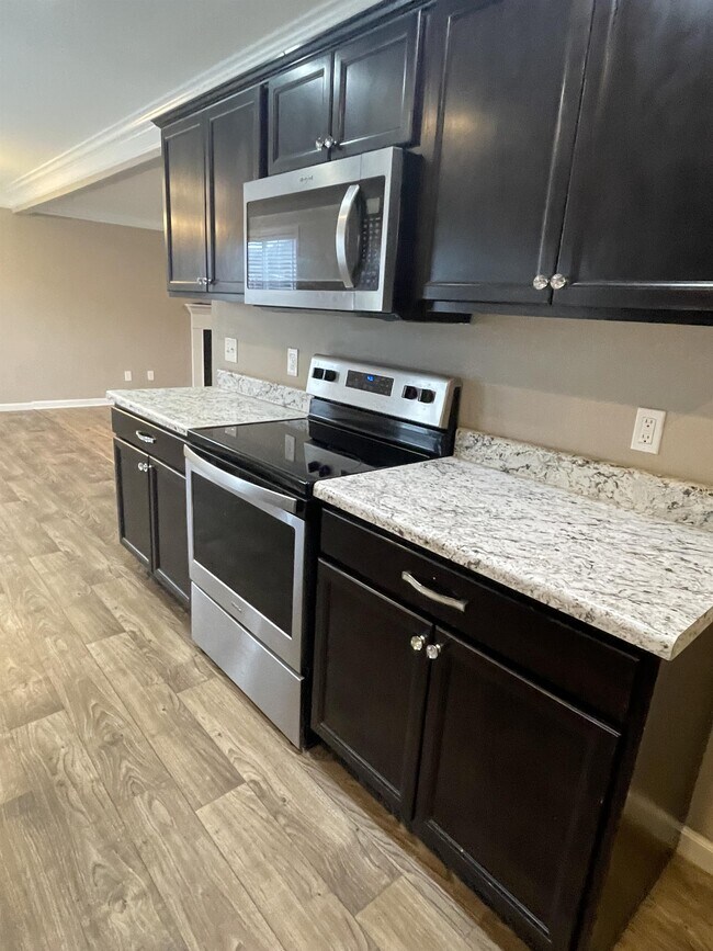 Building Photo - 8107 Cambridge Reserve Dr