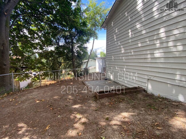 Building Photo - 310 Bedrock Dr
