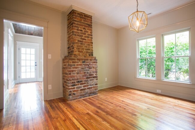 Building Photo - 2018 Englewood Ave