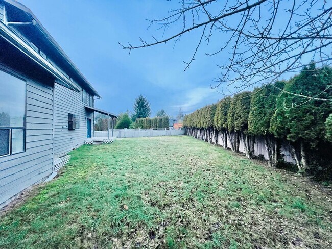 Building Photo - Luxurious 4-Bedroom Retreat with Mount Rai...