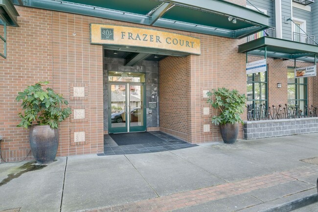 Building Photo - Spacious 2 bedroom Condo in Downtown Redmond