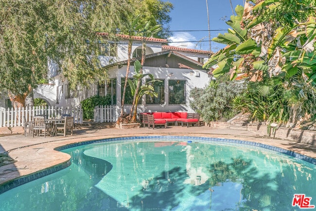 Building Photo - 1530 Valley View Rd