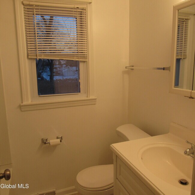 Building Photo - 34 B Commodore St