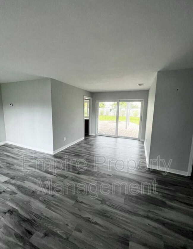 Building Photo - 2 Bedroom 1 Bathroom with fenced yard