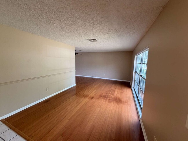 Building Photo - PRIVATE POOL HOME | 3 BED / 2 BATH | FENCED YARD | GARAGE | PET FRIENDLY