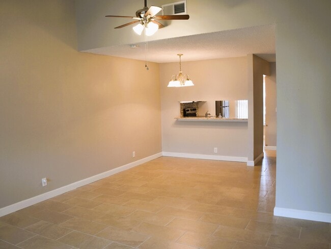 Building Photo - 163 Pinewood Ct