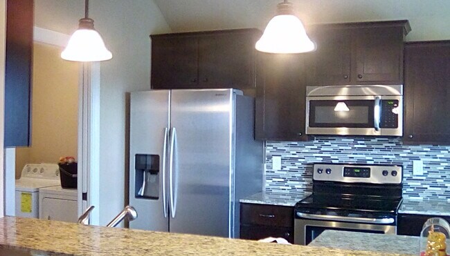 Building Photo - 4887 w croft