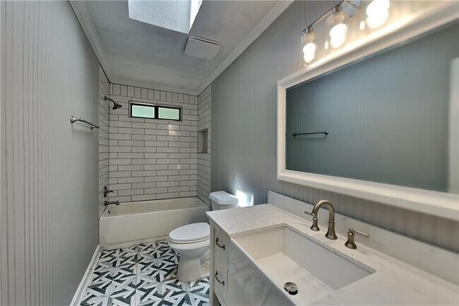 Building Photo - 4006 Maxanne Dr NW