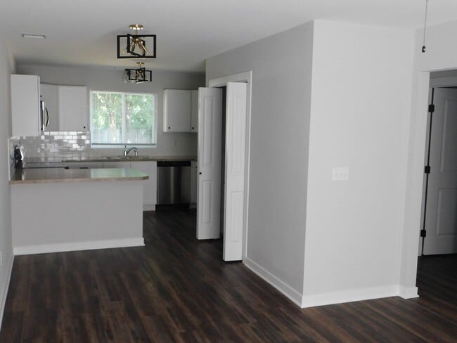 Building Photo - 317 S Taylor St