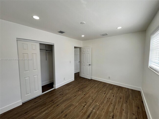 Building Photo - 2854 SW 4th Pl