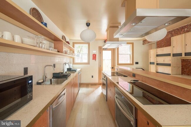 Building Photo - 2021 4th St NW