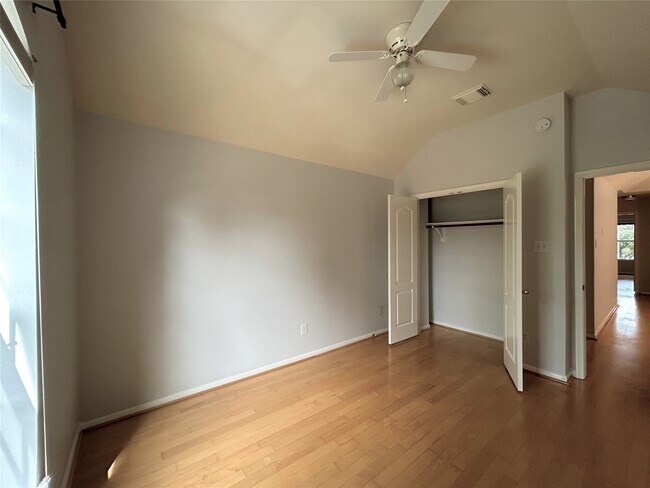 Building Photo - 18126 Somerset Knolls Ct