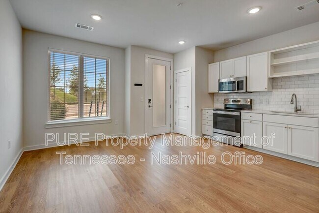 Building Photo - 600 E Trinity Ln