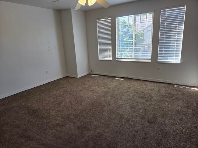 Building Photo - 212 Lyman Ln
