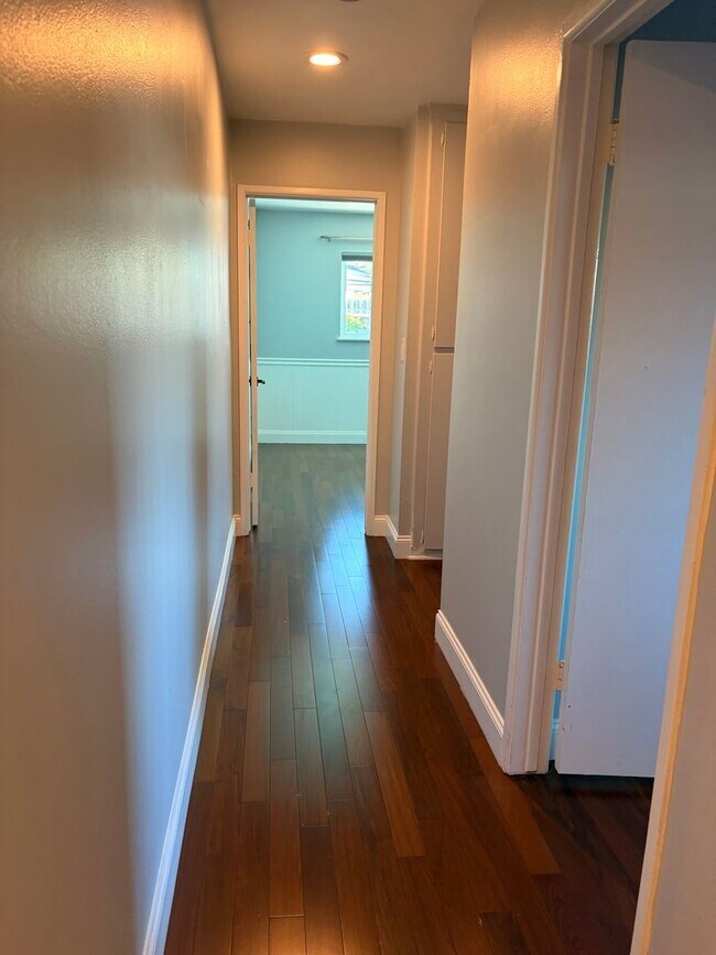 Building Photo - Charming 3 Bed 2 Bath Pool Home in City of Orange
