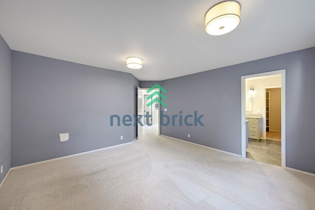 Building Photo - Quiet and Spacious 5-Bedroom Haven w/ 2.5 Baths – 2420 Sq Ft of Comfort Awaits!